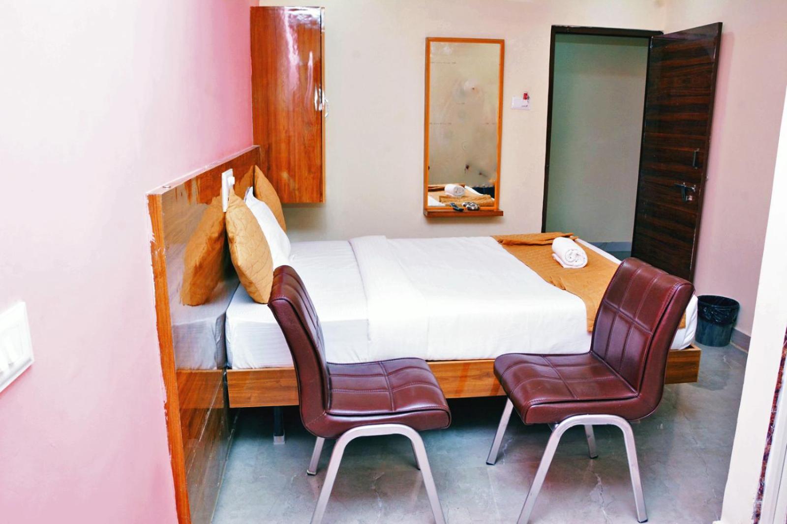 גולבארגה Udupi Deluxe Lodge Gulbarga מראה חיצוני תמונה