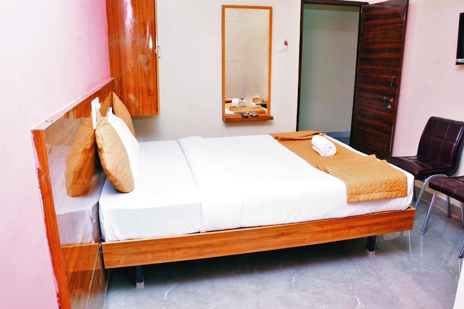 גולבארגה Udupi Deluxe Lodge Gulbarga מראה חיצוני תמונה