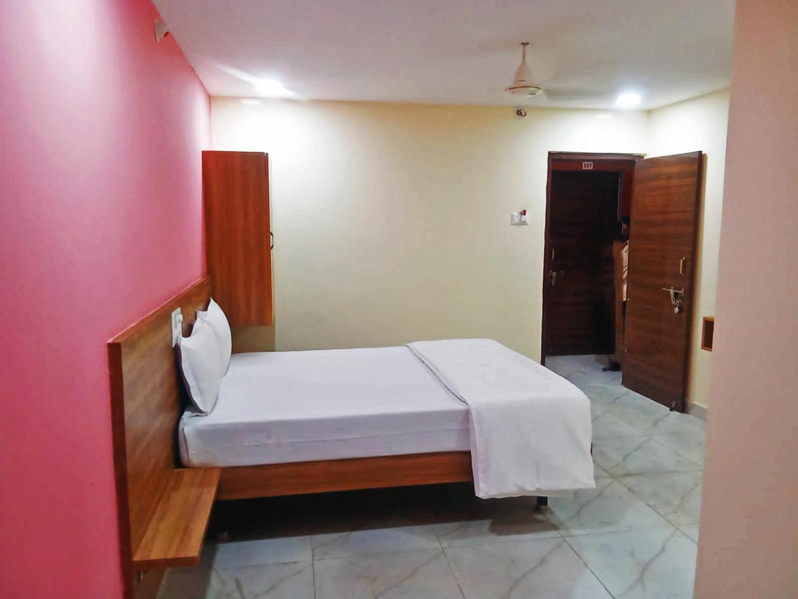 גולבארגה Udupi Deluxe Lodge Gulbarga מראה חיצוני תמונה