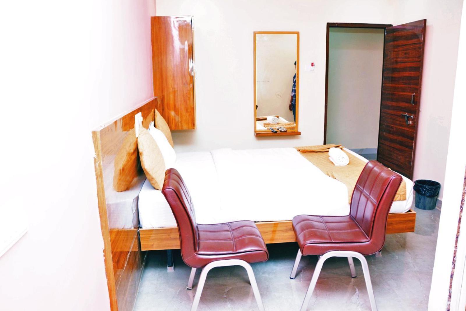 גולבארגה Udupi Deluxe Lodge Gulbarga מראה חיצוני תמונה