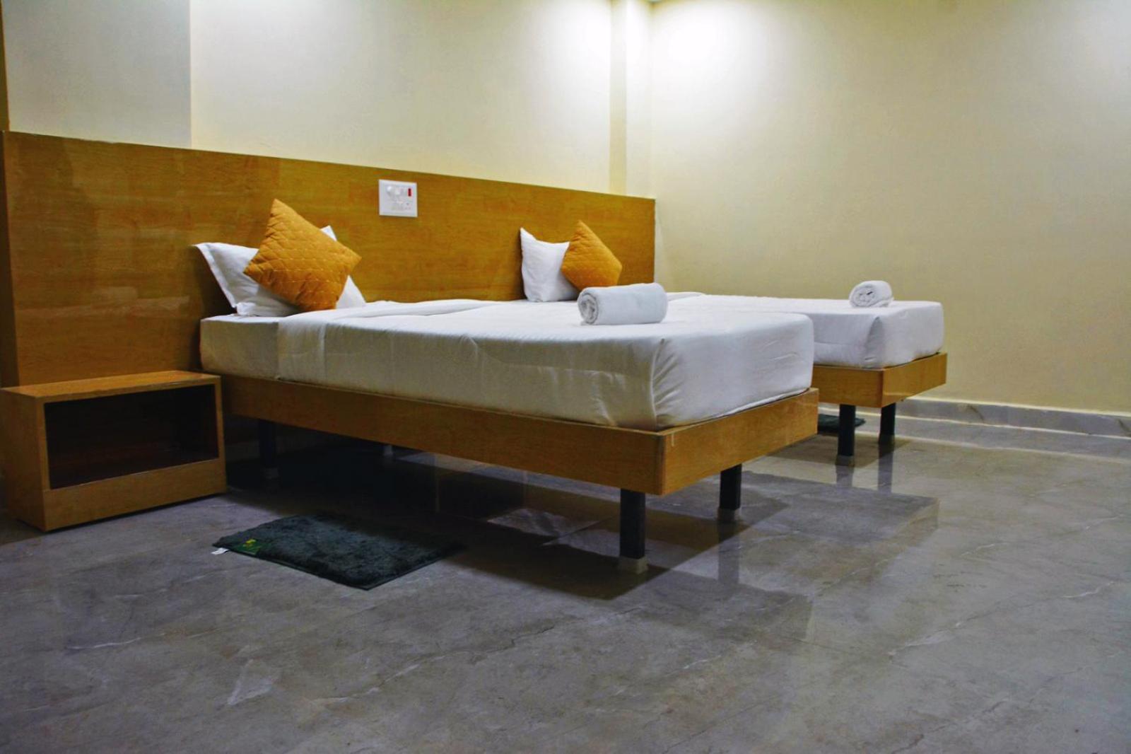 גולבארגה Udupi Deluxe Lodge Gulbarga מראה חיצוני תמונה