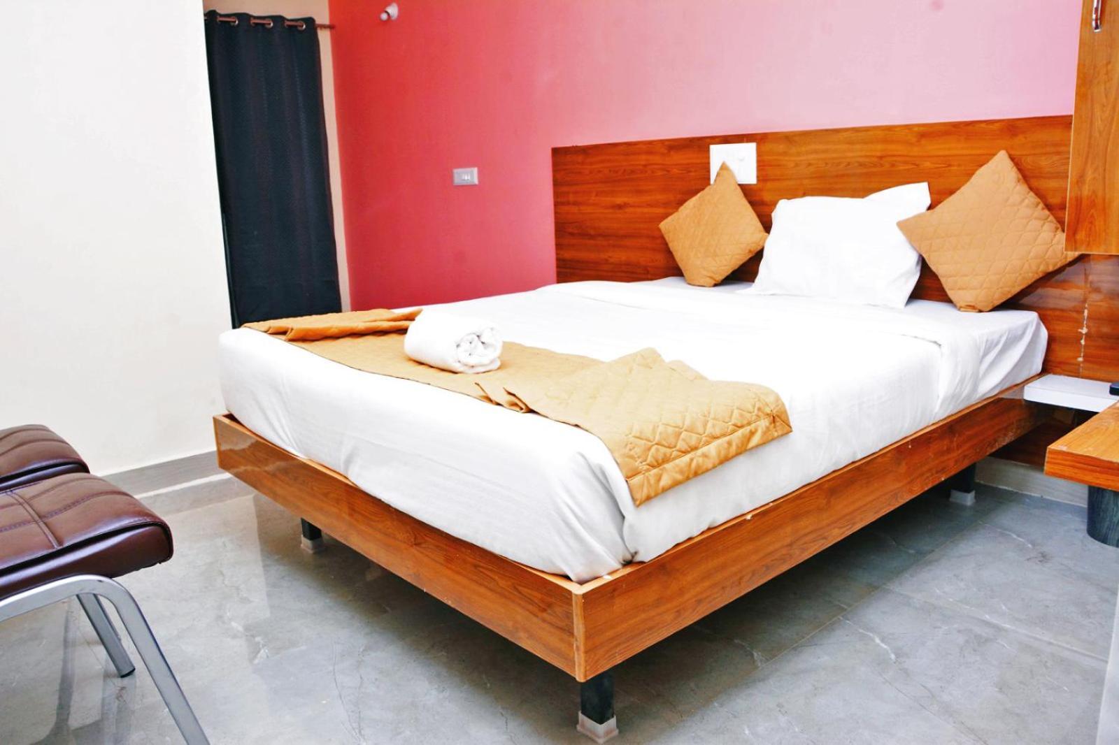 גולבארגה Udupi Deluxe Lodge Gulbarga מראה חיצוני תמונה