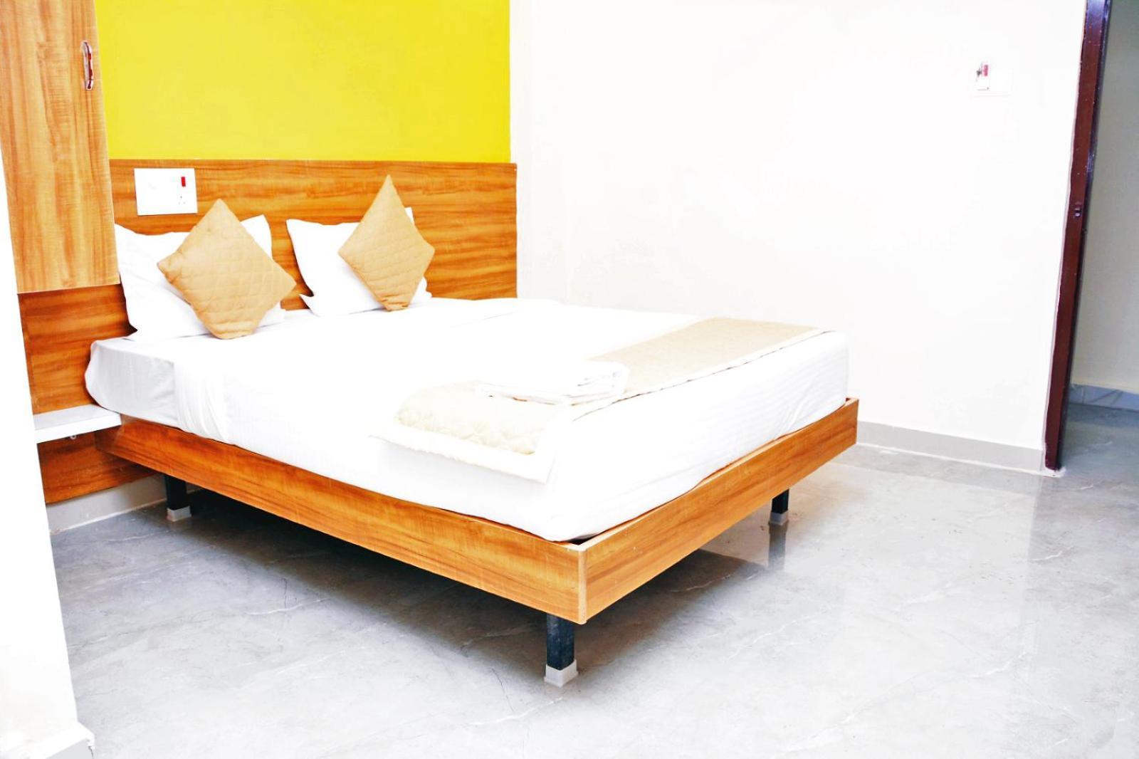 גולבארגה Udupi Deluxe Lodge Gulbarga מראה חיצוני תמונה