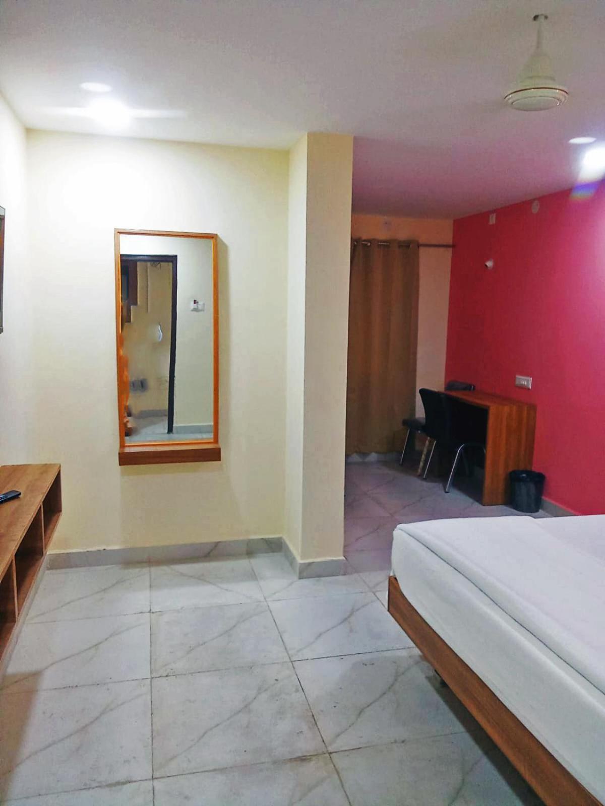 גולבארגה Udupi Deluxe Lodge Gulbarga מראה חיצוני תמונה