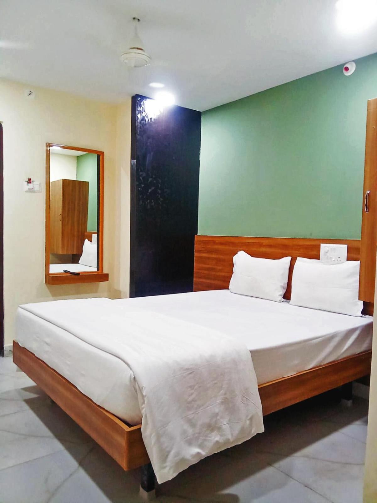 גולבארגה Udupi Deluxe Lodge Gulbarga מראה חיצוני תמונה