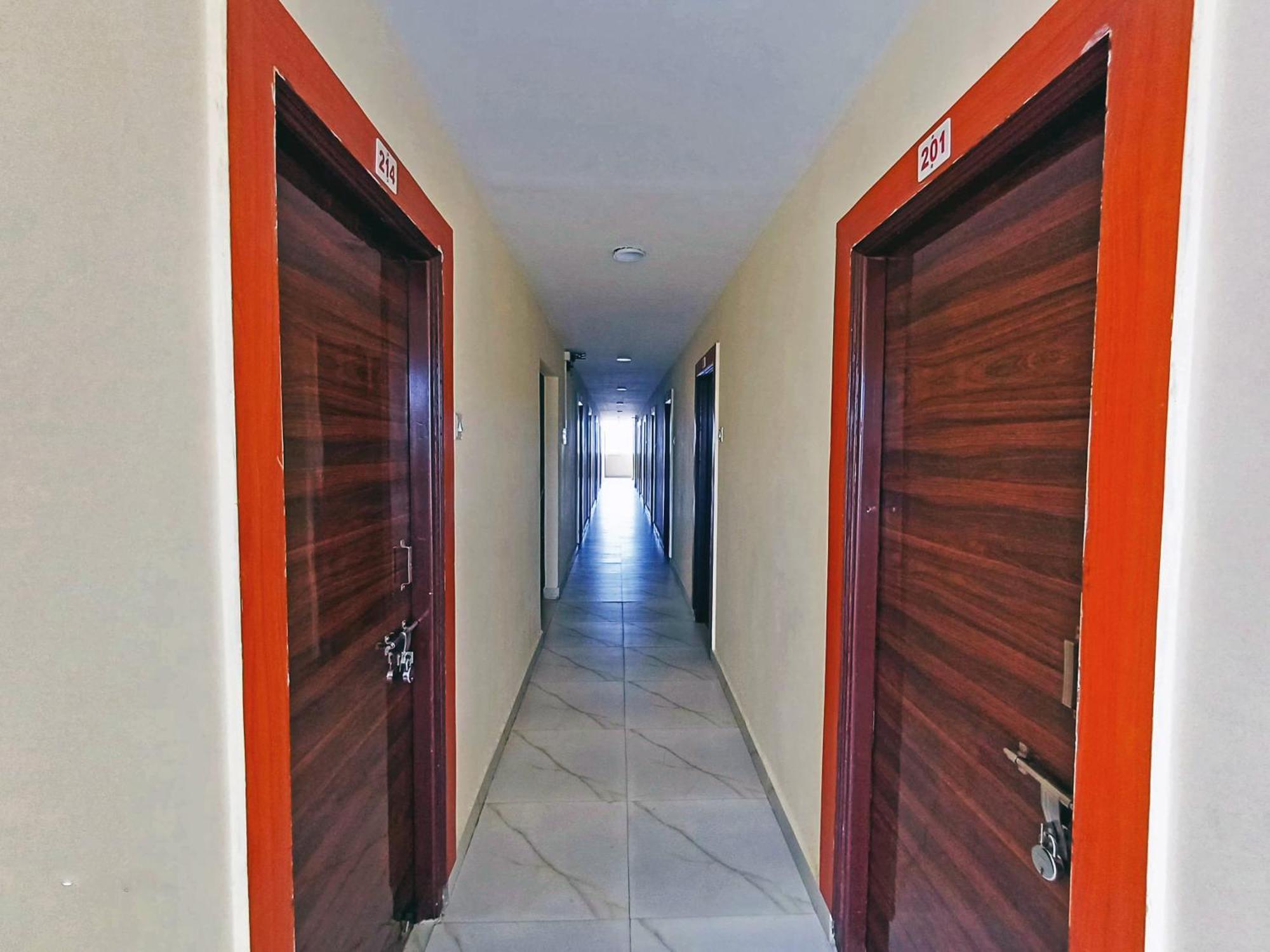 גולבארגה Udupi Deluxe Lodge Gulbarga מראה חיצוני תמונה