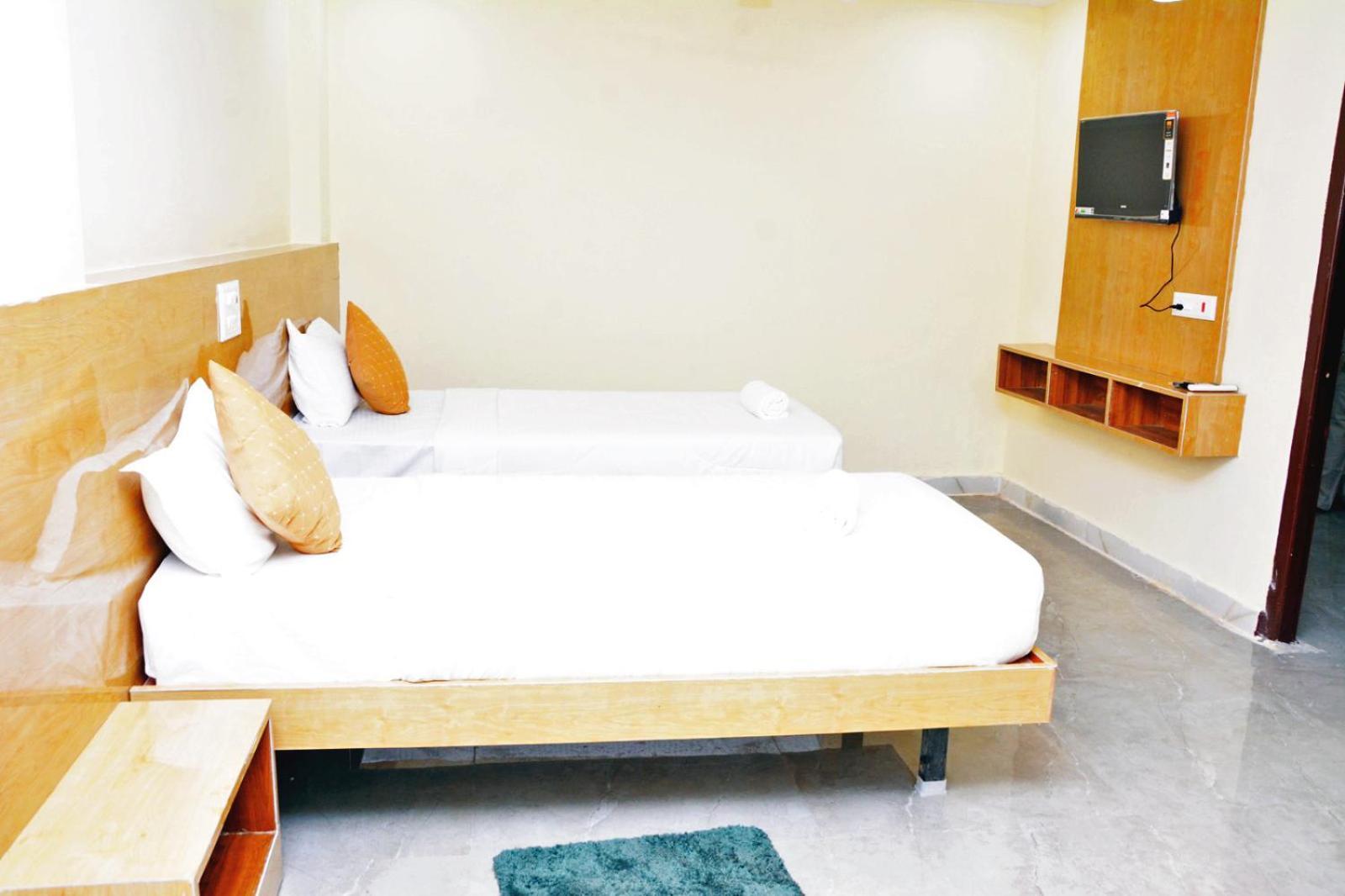 גולבארגה Udupi Deluxe Lodge Gulbarga מראה חיצוני תמונה