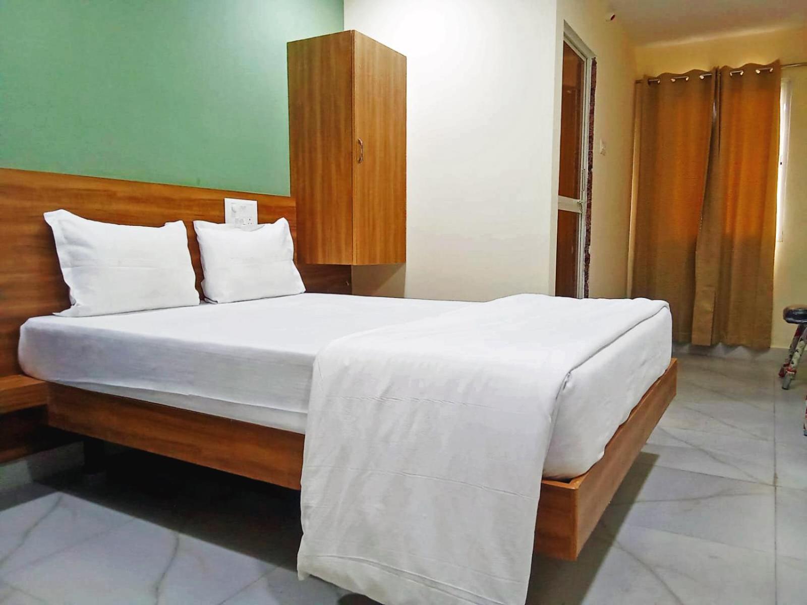 גולבארגה Udupi Deluxe Lodge Gulbarga מראה חיצוני תמונה