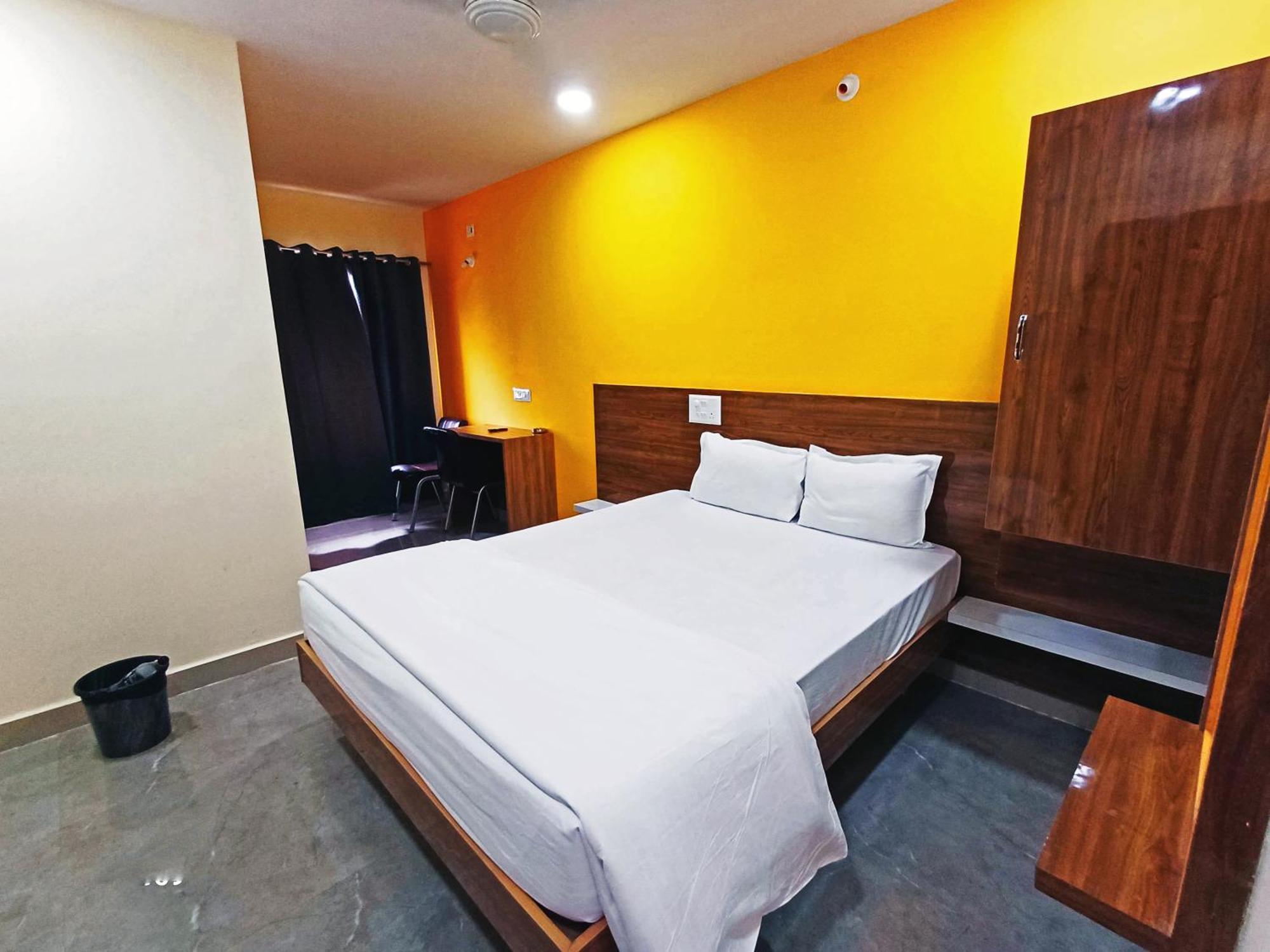 גולבארגה Udupi Deluxe Lodge Gulbarga מראה חיצוני תמונה