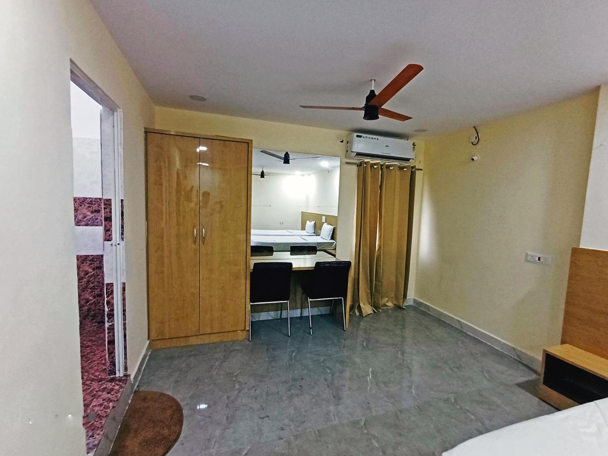 גולבארגה Udupi Deluxe Lodge Gulbarga מראה חיצוני תמונה